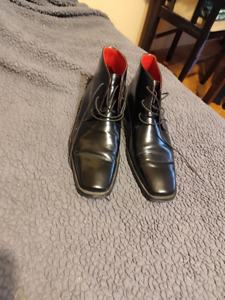 Lakierowane buty męskie