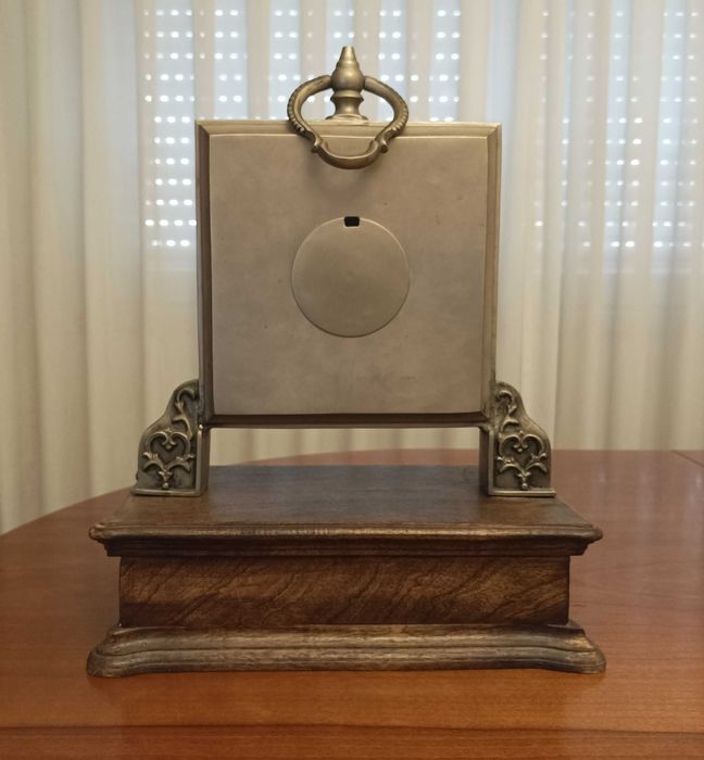 Relógio "antique", elegante e intemporal.
