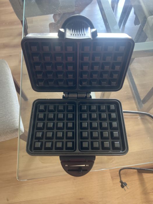 Maquina waffles 220V
