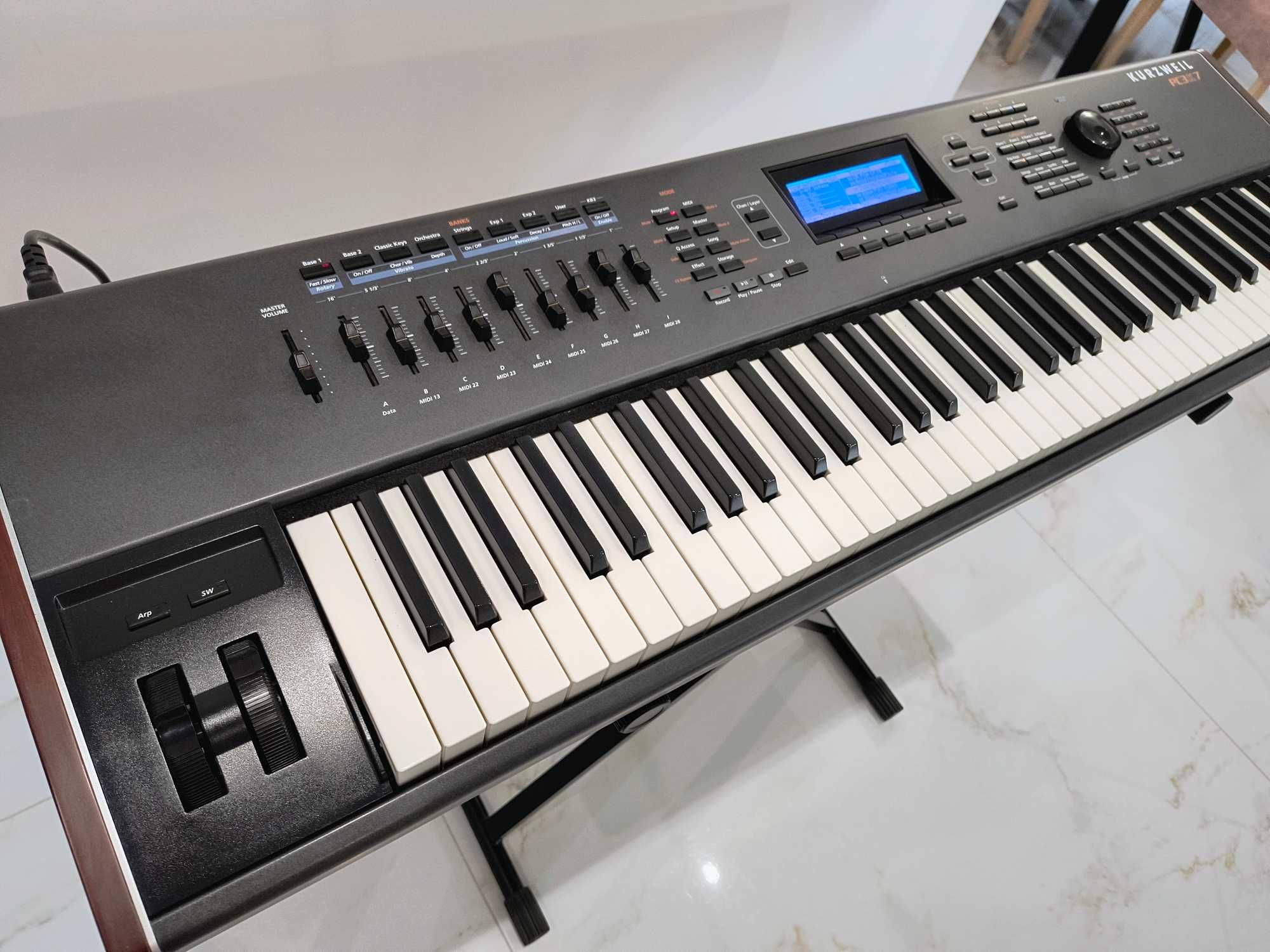Kurzweil PC3K7  +  Core 64  + case  +  dodatki