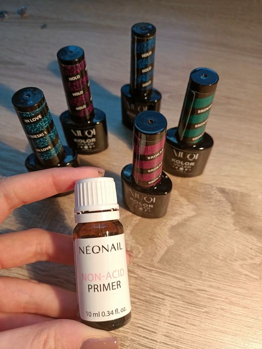 Primer bezkwasowy NEONAIL + lakiery hybrydowe niuqi