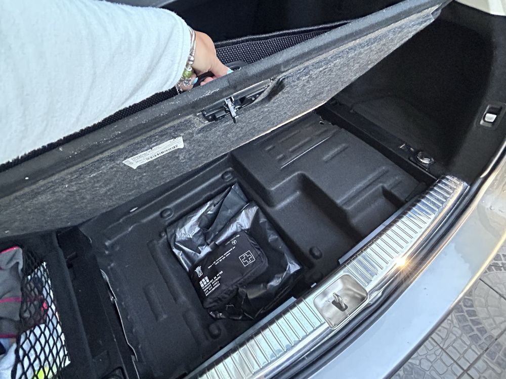 Carrinha Mercedes C220 cinzenta, excelente estado