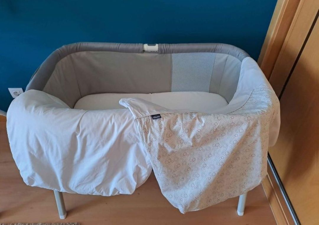 Berço chicco cinzento