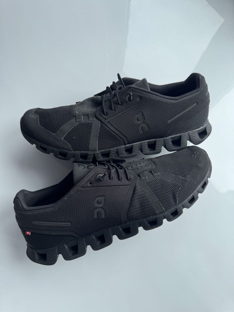 Кроссовки On Cloud Running Black Swiss Engineering
