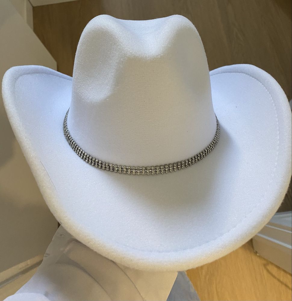 Chapéu novo de cowboy branco - country com estrelas e brilho prateado