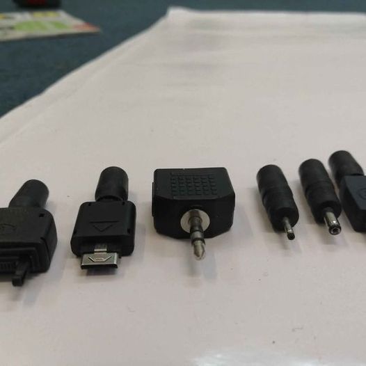 Vários modelos de fichas adaptador Jack, USB etc. Cada
