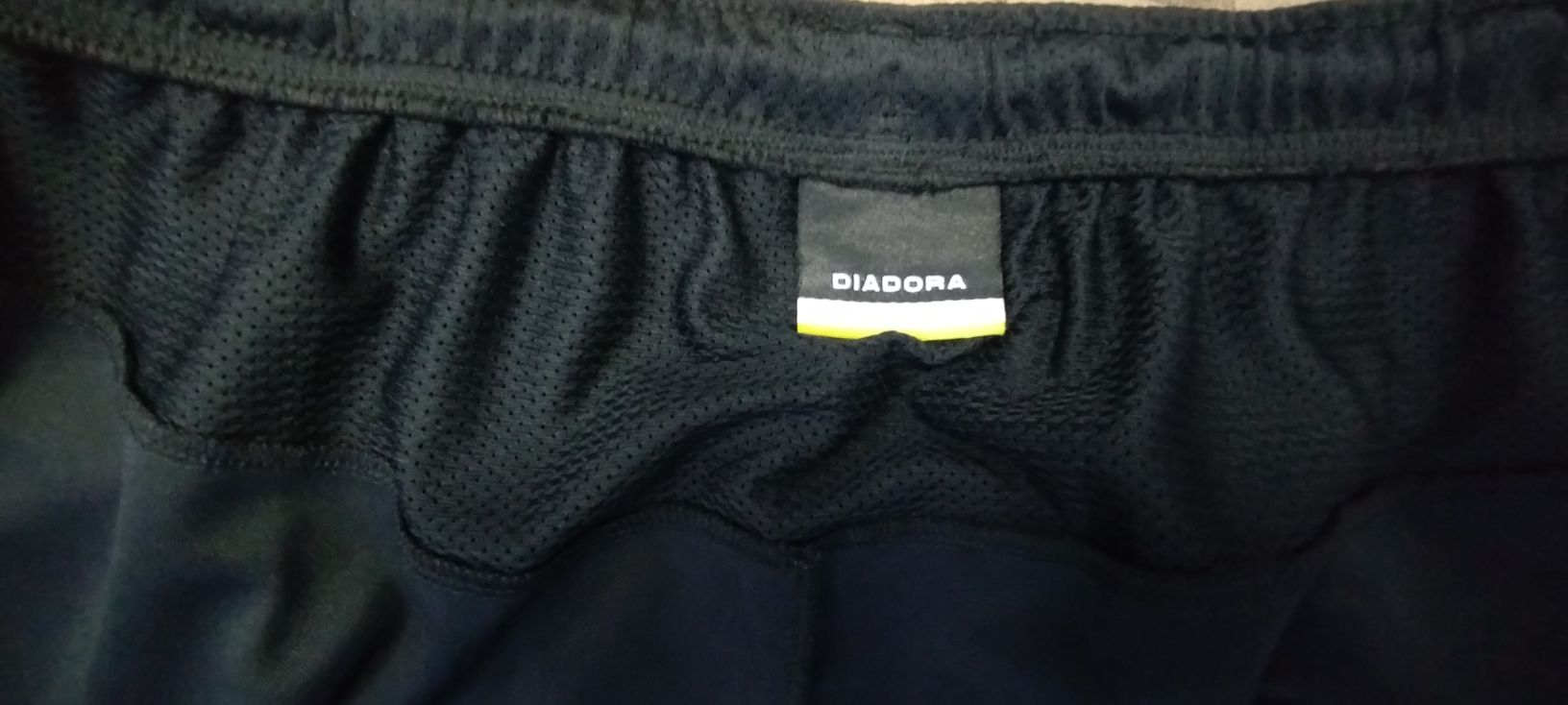 Szorty Diadora Made in Italy  διά δωρέα” (dia-dorea) oznaczaj