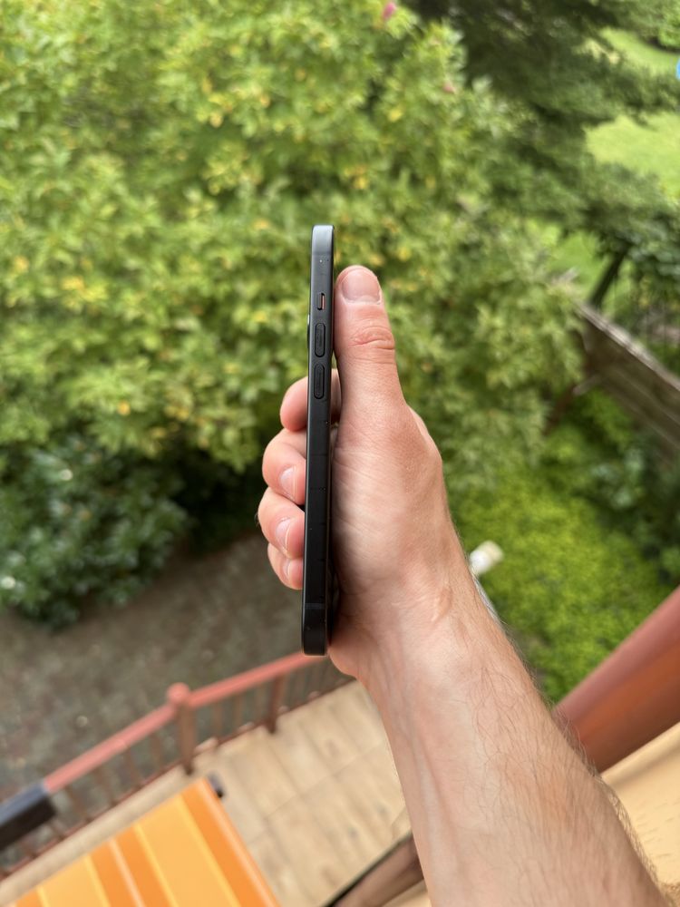 iPhone 15 • Stan Idealny • 88% bateria • ładowarka