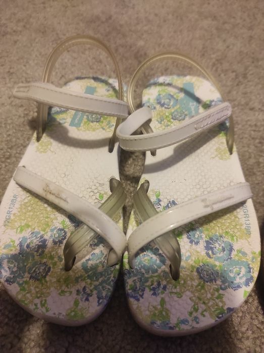 3 pares de sandálias de criança, tamanho 24