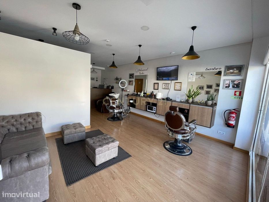 Loja Comercial em Gaia, Rua Machado Santos, c/ 33m2