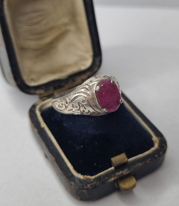 Pierścionek srebrny z rubinem srebro