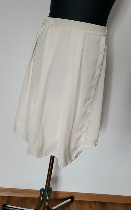 Wyprzedaż Nowa piękna kremowa spódnica damska z zakładką rozm. 42