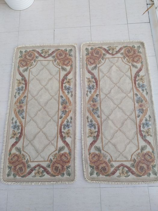 2 Tapetes de Arraiolos ponto fino