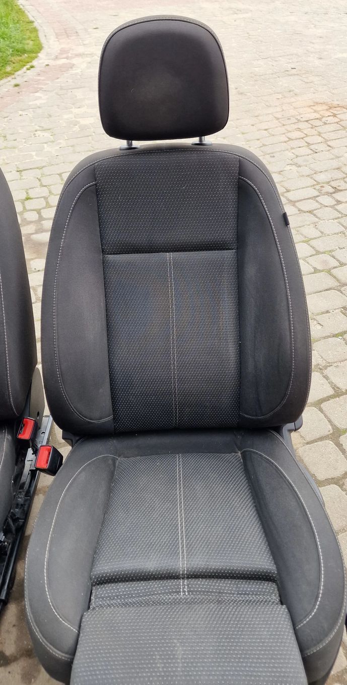 FOTEL PRZÓD PRAWY LEWY REGULOWANY GRZANY OPEL ASTRA IV KOMBI