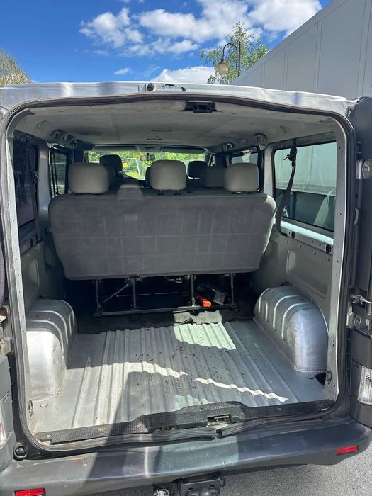Opel vivaro na 9 osób z klimatyzacją