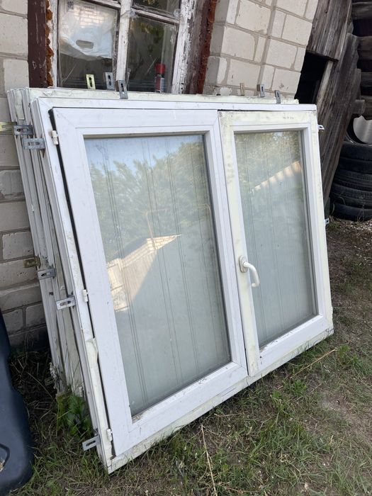 Продам пластикові вікна з ролетами 126х145