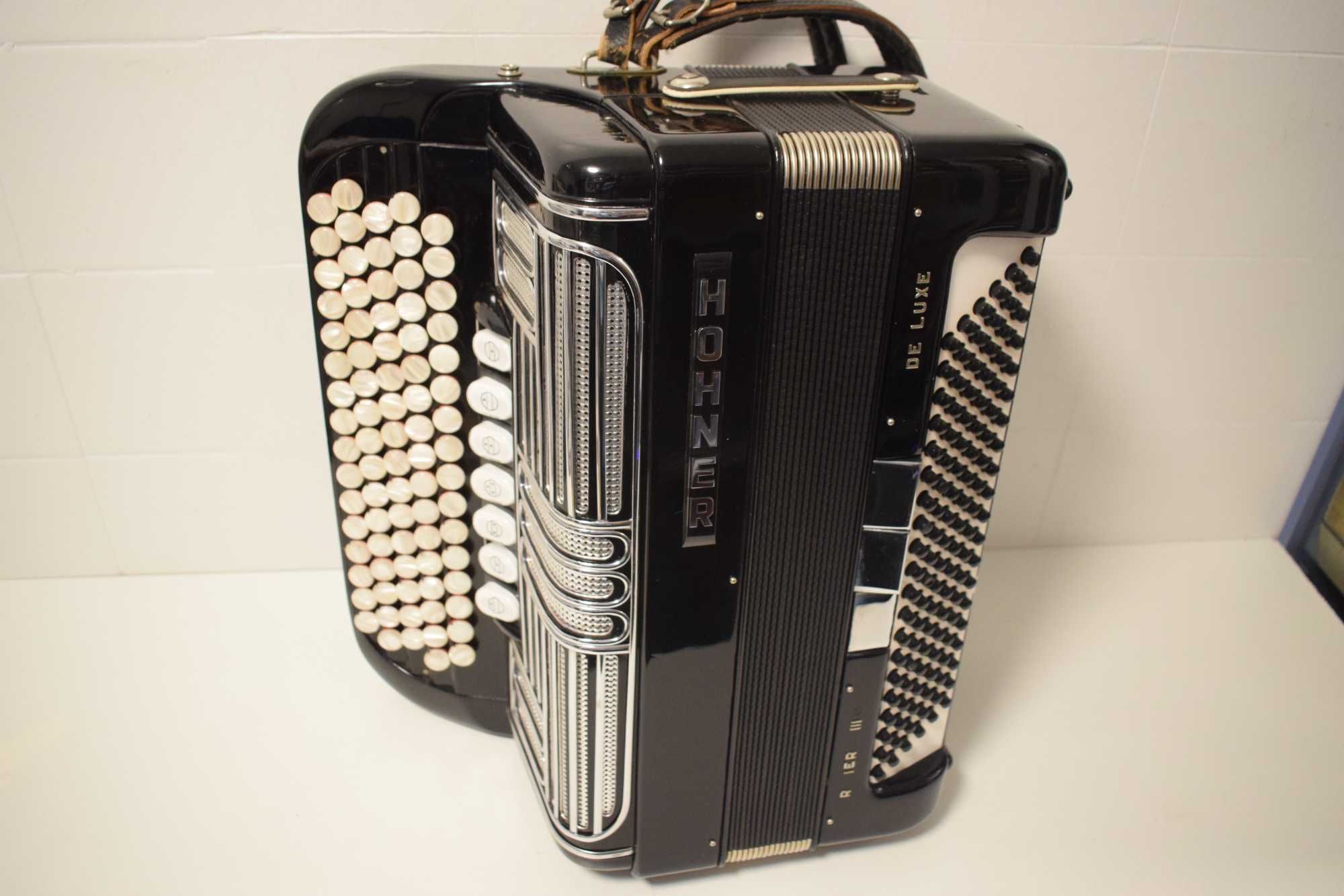 Acordeon Hohner Riveira III N 3 Voz, 156