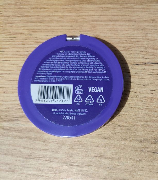 Róż do policzków zmieniający kolor