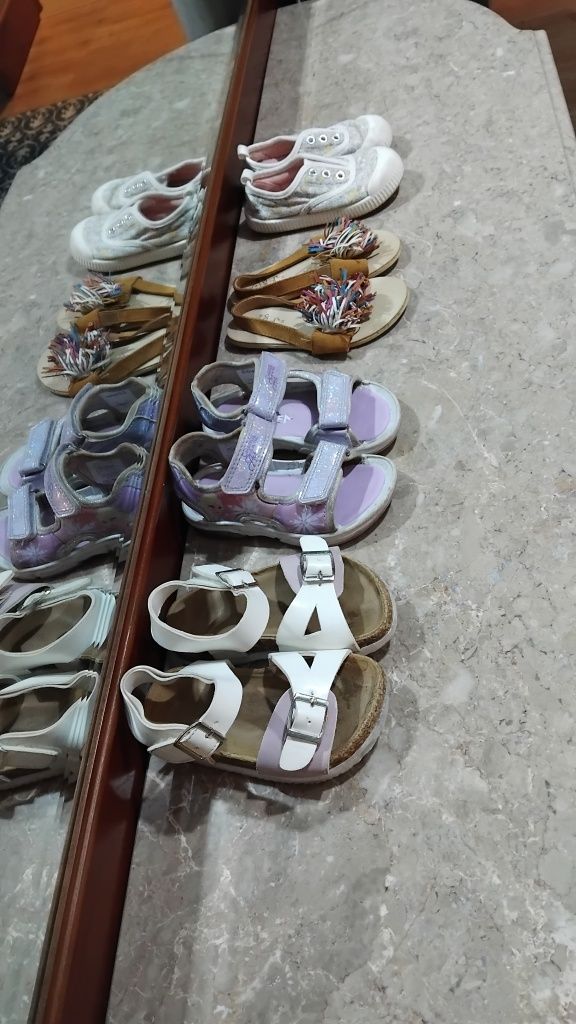 Sapatos criança em muito bom estado