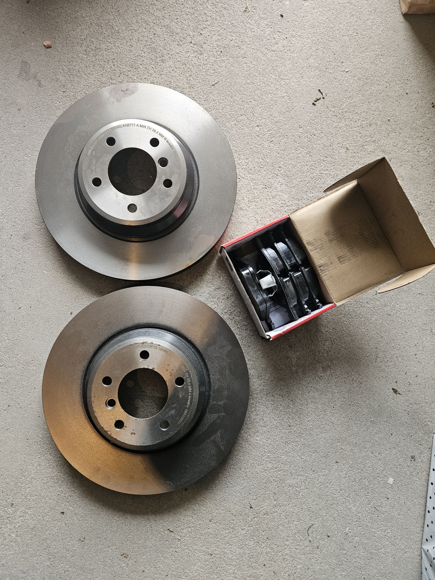 Tarcze i klocki przód BMW 3 E90 Brembo 09.A599.11 P06036