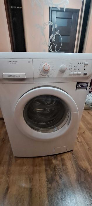 Пральна машина Electrolux EWF10149 W