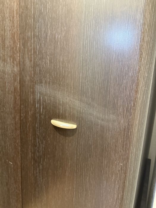 Ciemnobrązowa szafa dwudrzwiowa