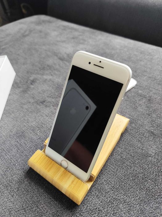 Smartfon Apple iPhone 7 2 GB / 32 GB 4G biały