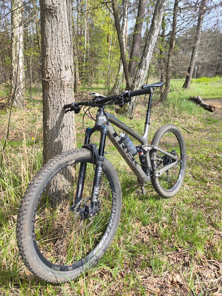 Trek fuel carbon ex 9.8 z 2018 roku.