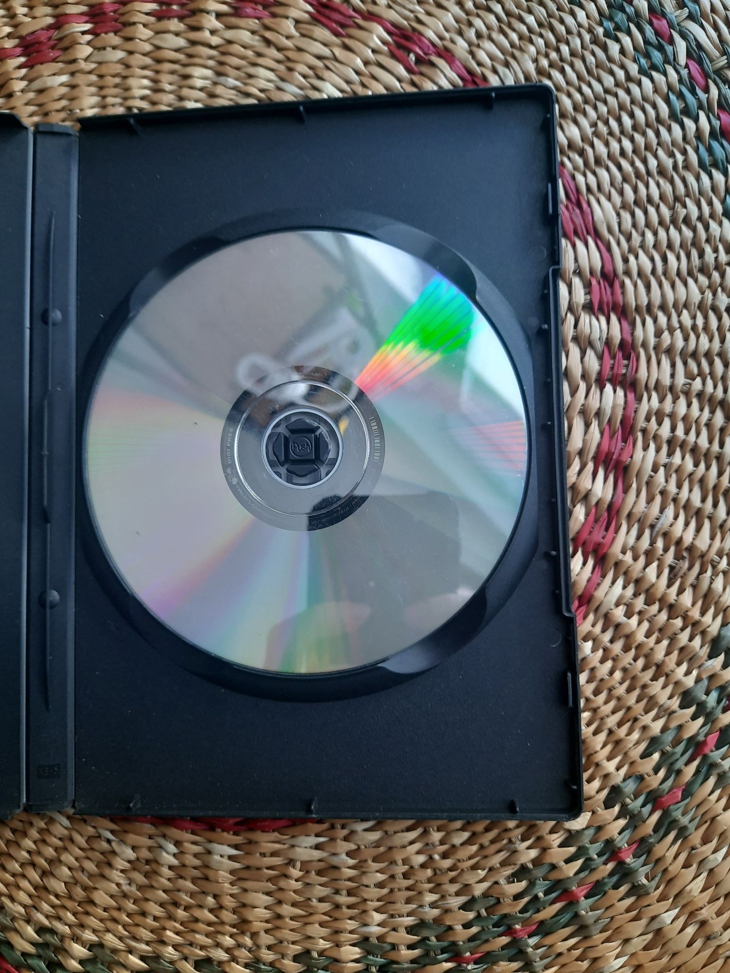 DVD z bajką Tomek i przyjaciele.  Jak lokomotywy uratowali lotnisko