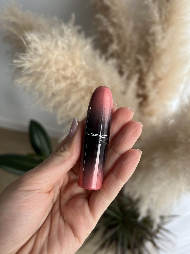 Szminka Mac Love me lipstick