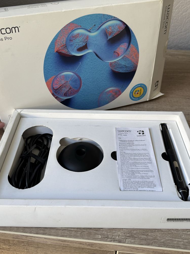 Графічний планшет wacom intous pro