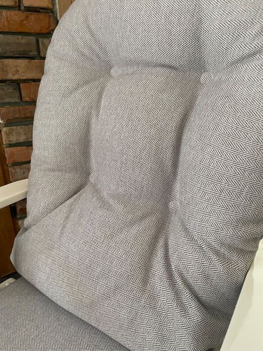 Fotel bujany wraz z podnóżkiem