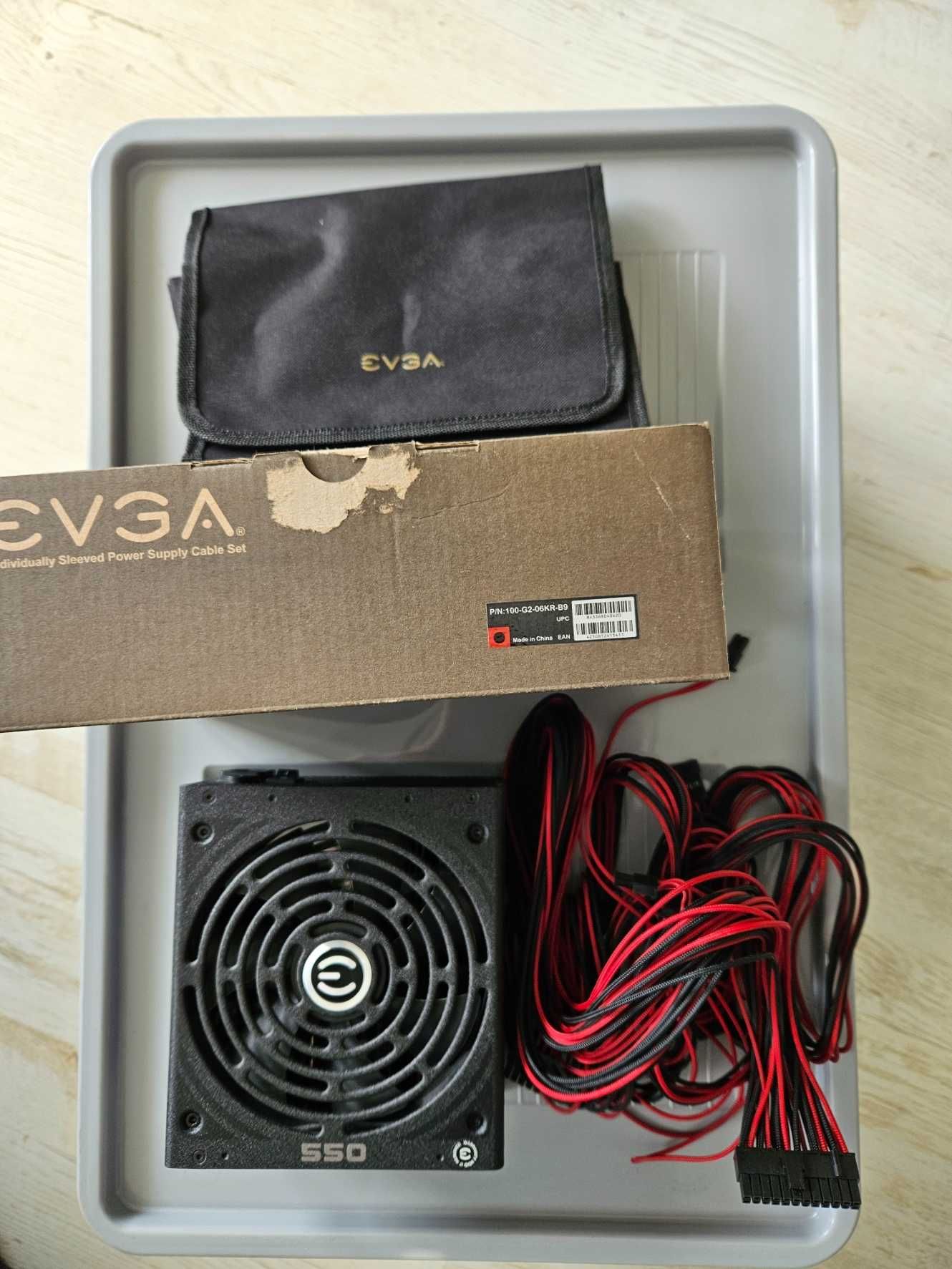 Zasilacz komputerowy EVGA SuperNOVA G2 550W wraz z dodatkami