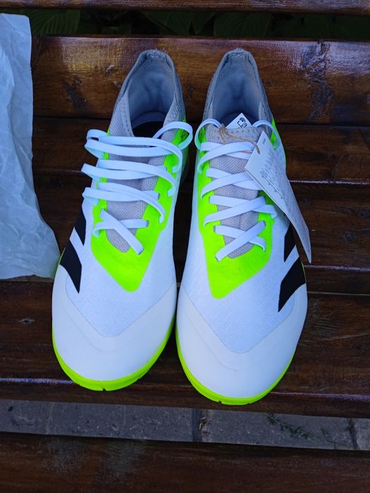 Футзалки Adidas predator р42.