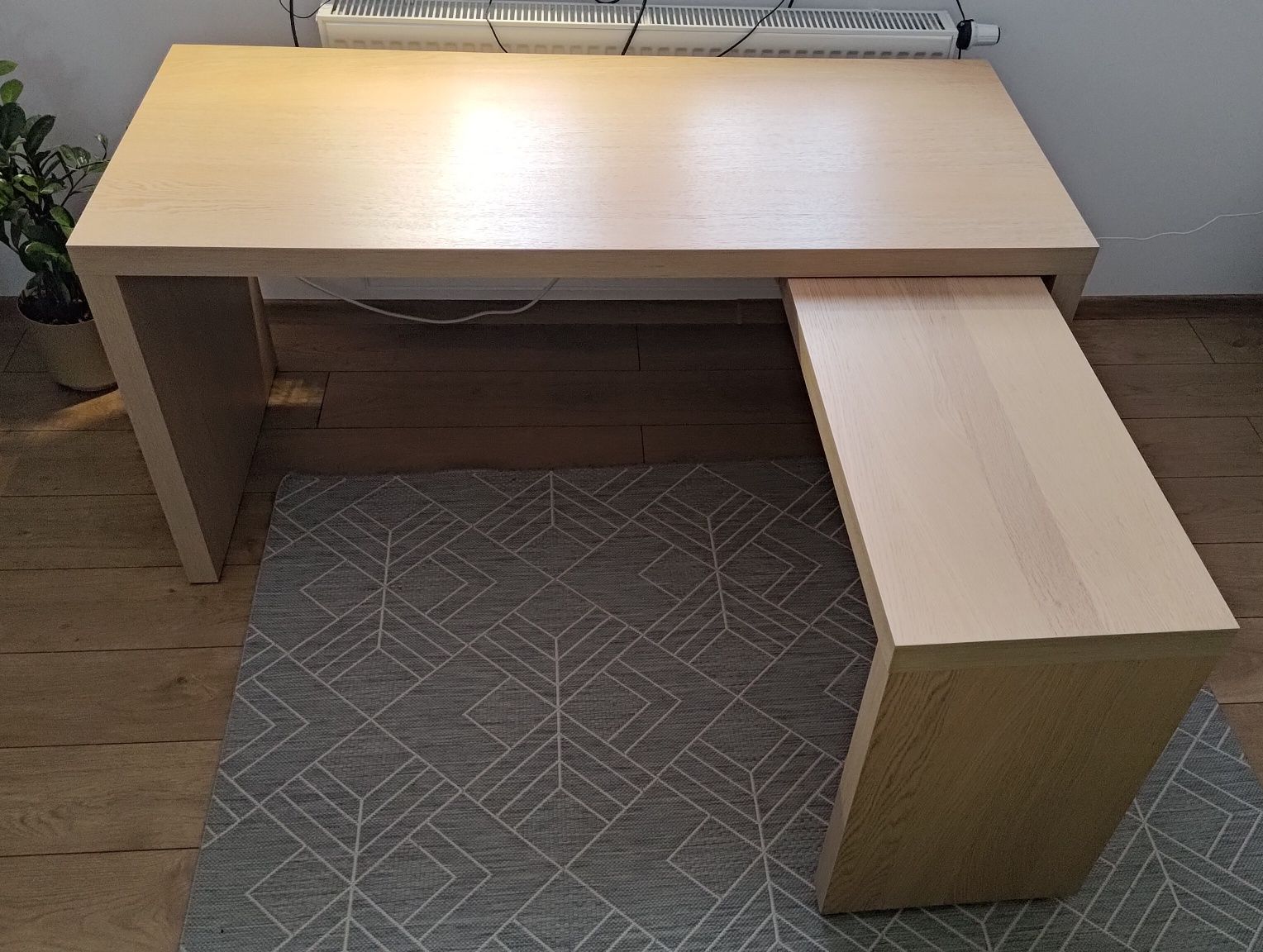 Biurko Malm IKEA z wysuwanym blatem, jasny dąb - stan idealny