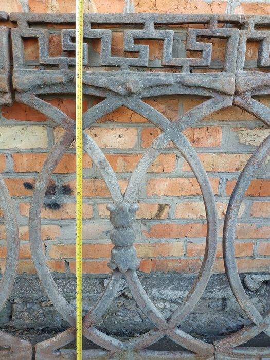 Забор. Чугунні секції.