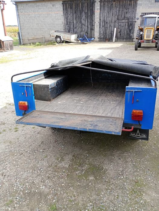 Przyczepka samochodowa