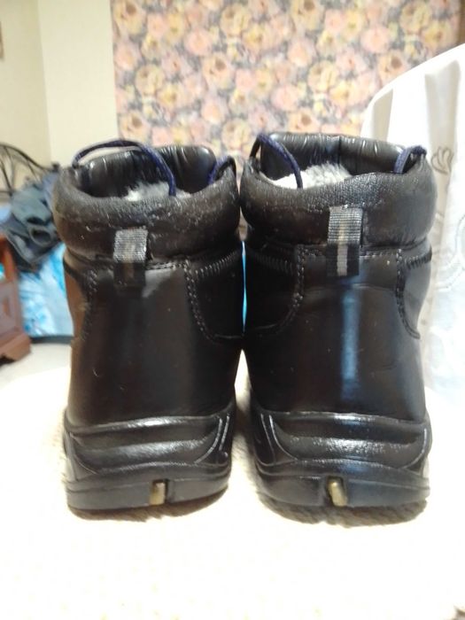 Продаются зимние ботинки