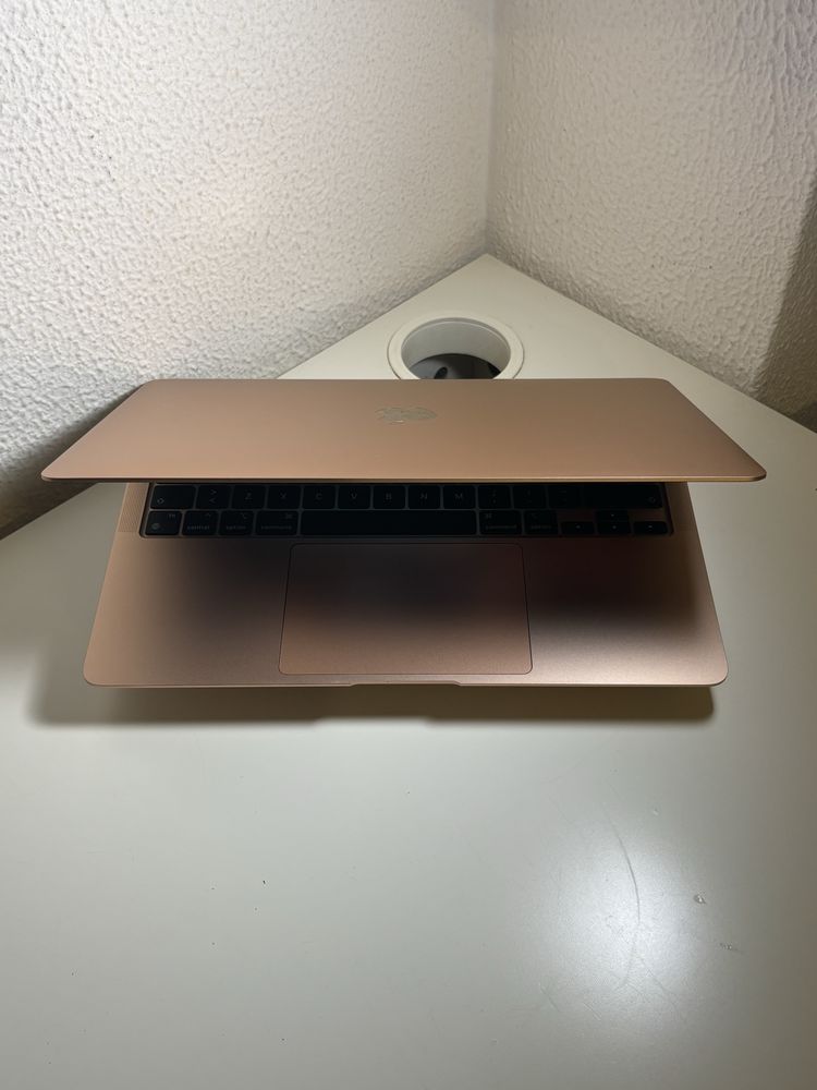 Macbook Air M1 • 256 GB SSD
