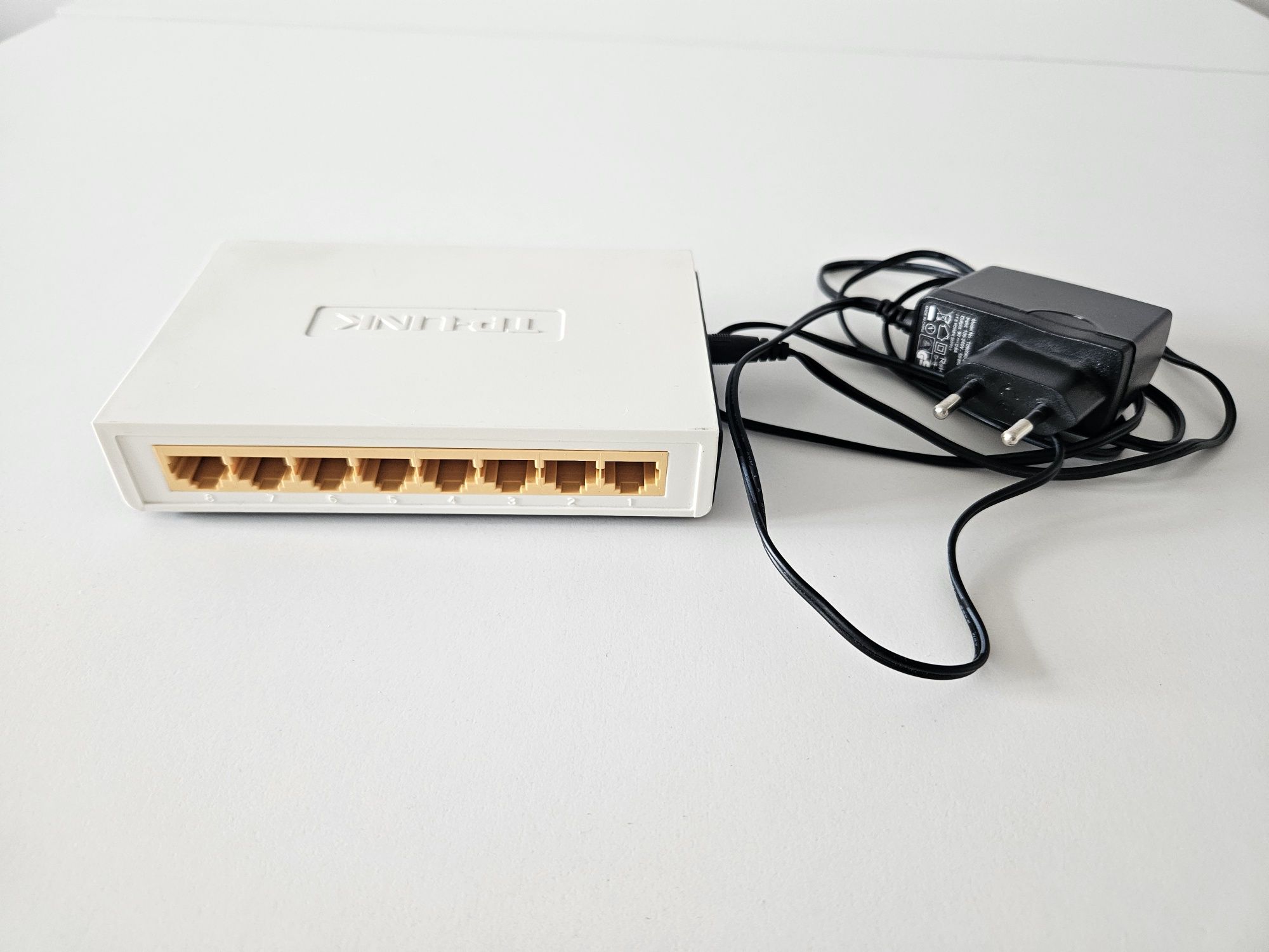 Switch sieciowy TP-Link TL-SF1008D 8-portowy + zasilacz