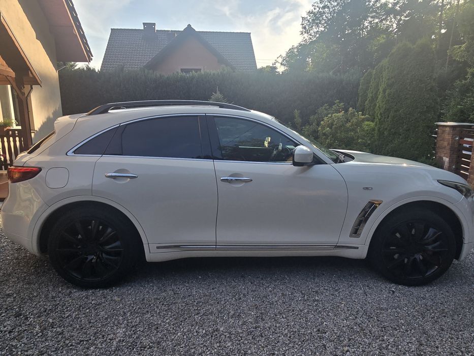 Infiniti FX50...