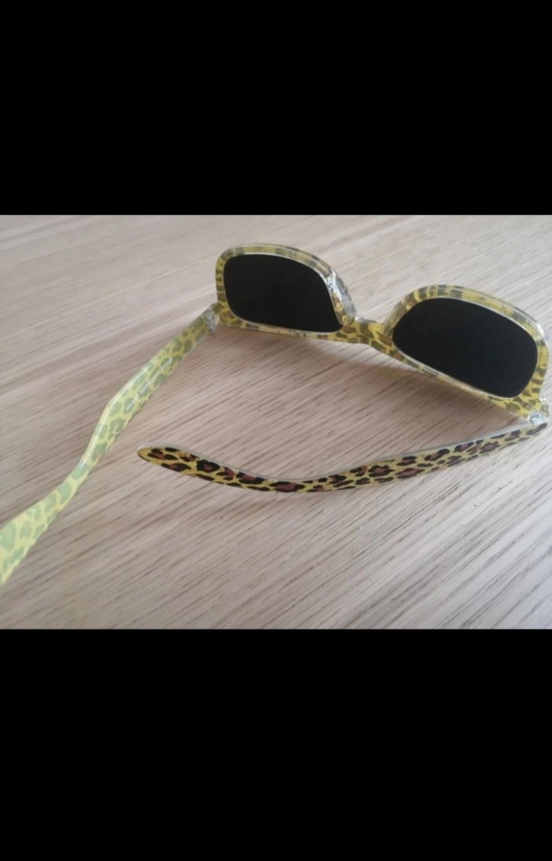 Óculos de sol amarelos