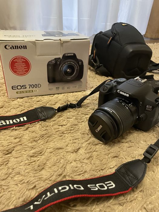 Фотоапарат Canon EOS 700D