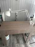 Stolik  do manicure z lampa