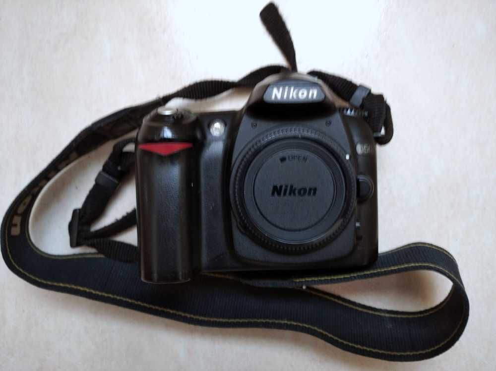 Máquina fotográfica digital Nikon D50 (corpo)