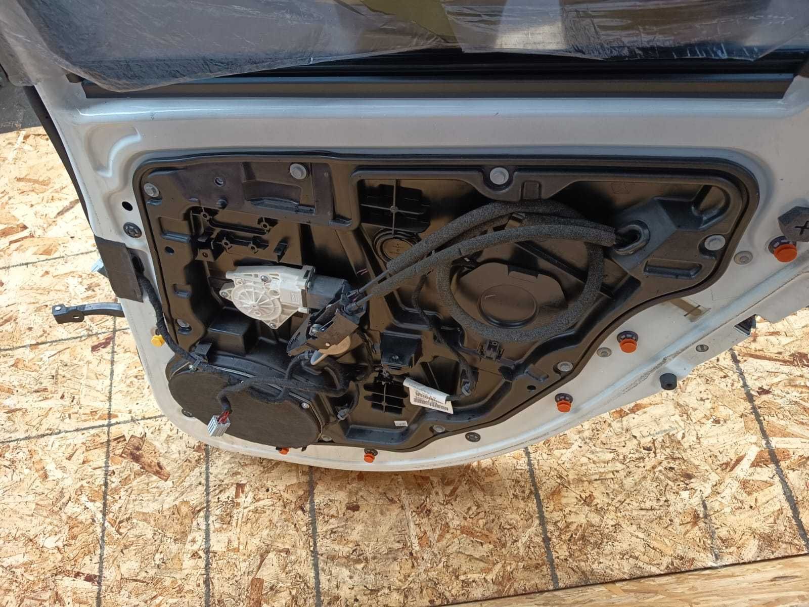 Dodge Dart 2012 - 2016 Drzwi Prawa Tył KPL USA