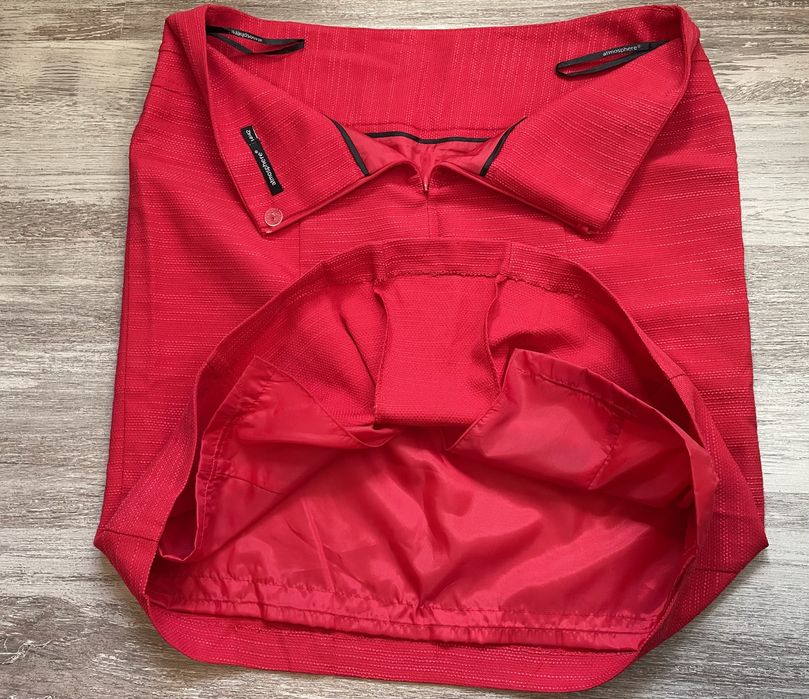 Saia vermelha com relevos (Atmosphere, tamanho 42)