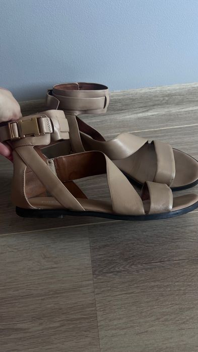 Босоножки кожа 40 размер в идеальоном состоянии
