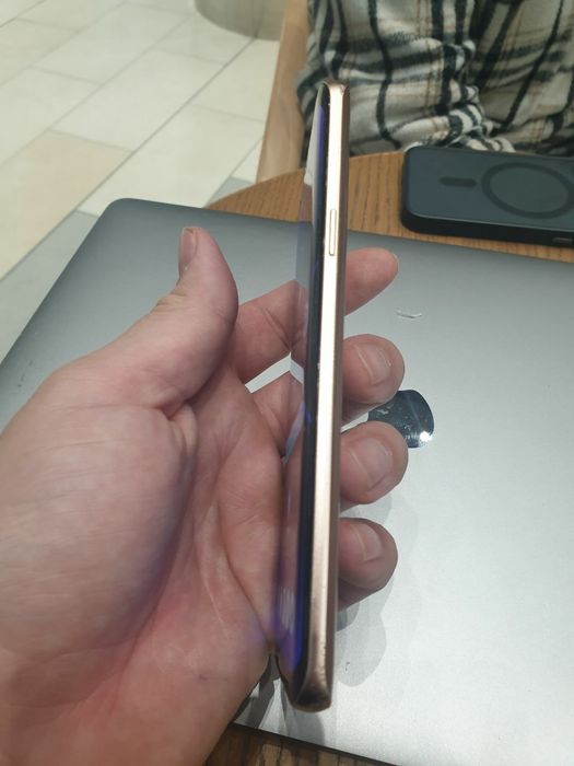 Продам Samsung s9 64 без выгораний