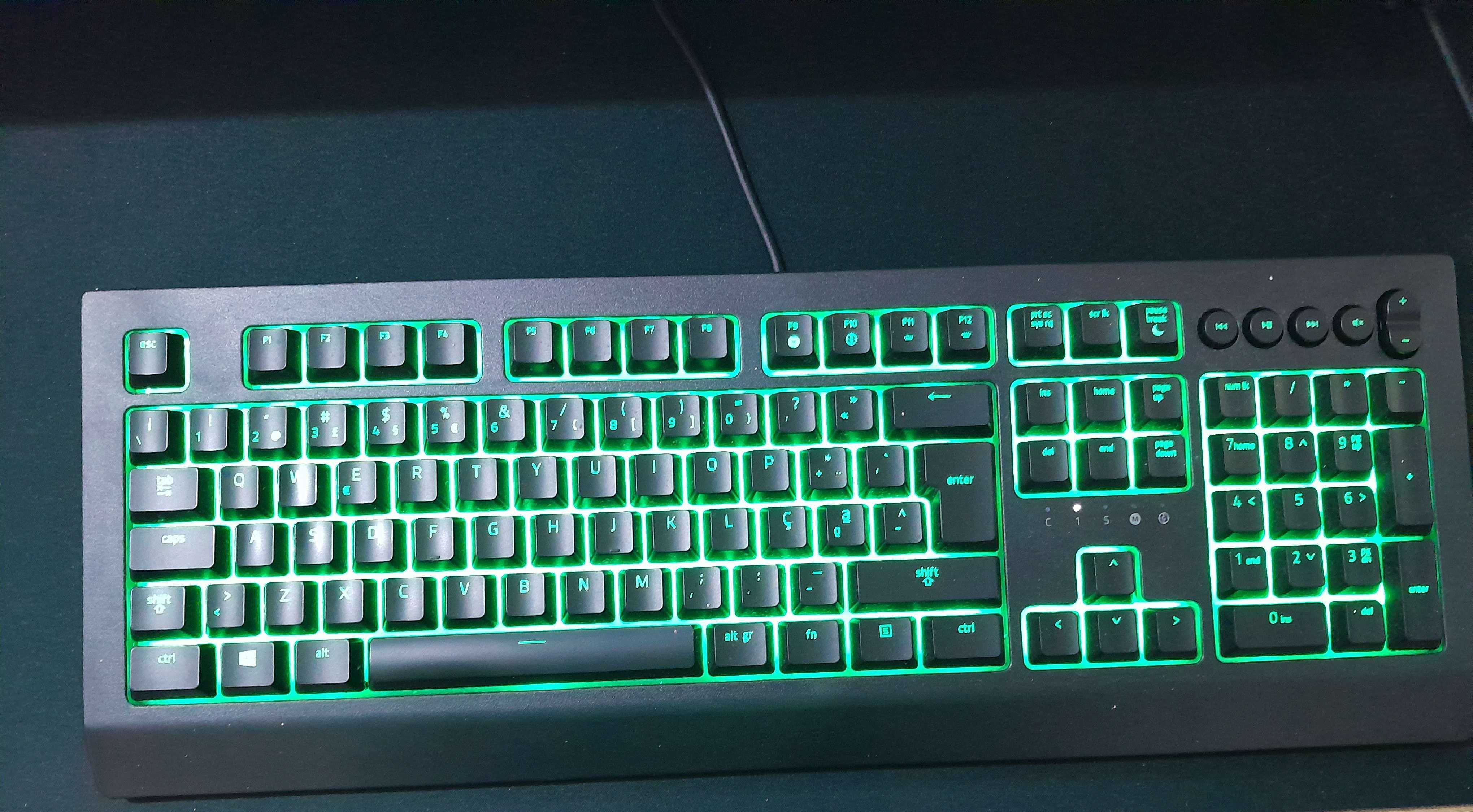 conjunto gaming da razer teclado e rato,ja nao tenho os fones